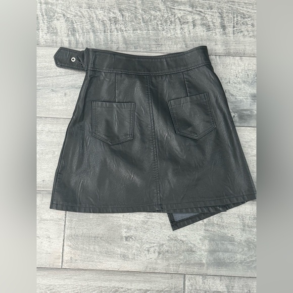 Akira Faux Leather Skirt (size small) - Picture 5 of 6